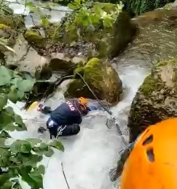 Kızını kurtarmak isterken ikisi de hayatını kaybetti