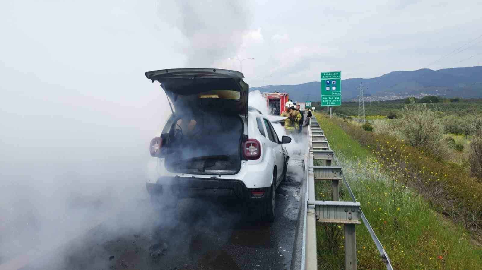Kuveytli ailenin bulunduğu otomobil alev topuna döndü