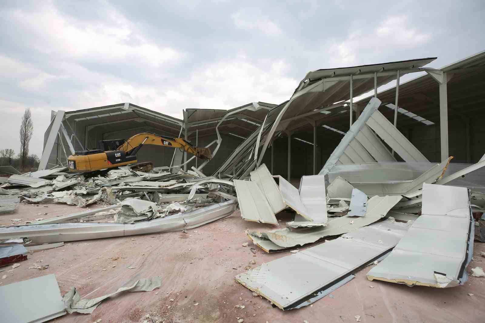 Nilüfer’de kaçak fabrikalar yıkıldı