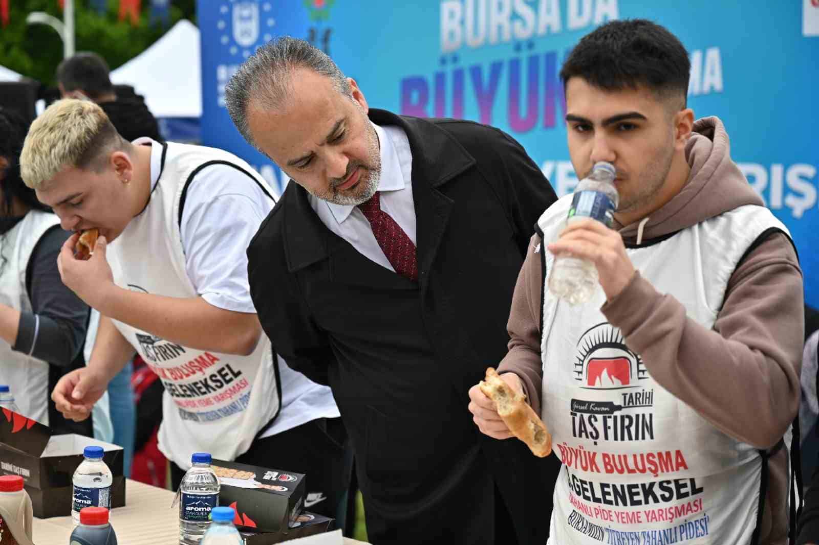 7 dakikada 7 pide yedi, 5 çeyrek altın kazandı