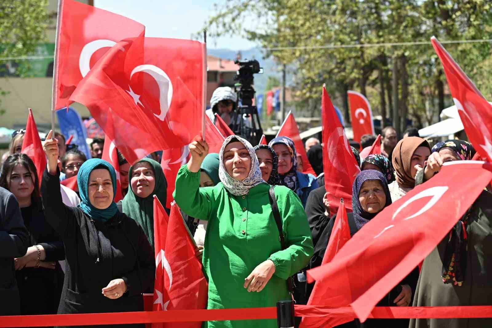 Orhaneli’ne hizmet yağmuru