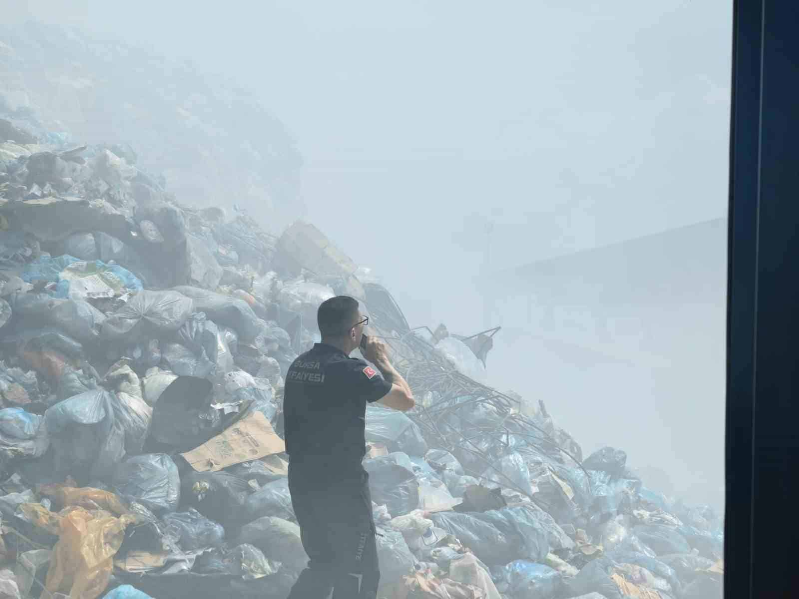 Bursa’da geri dönüşüm tesisinde korkutan yangın