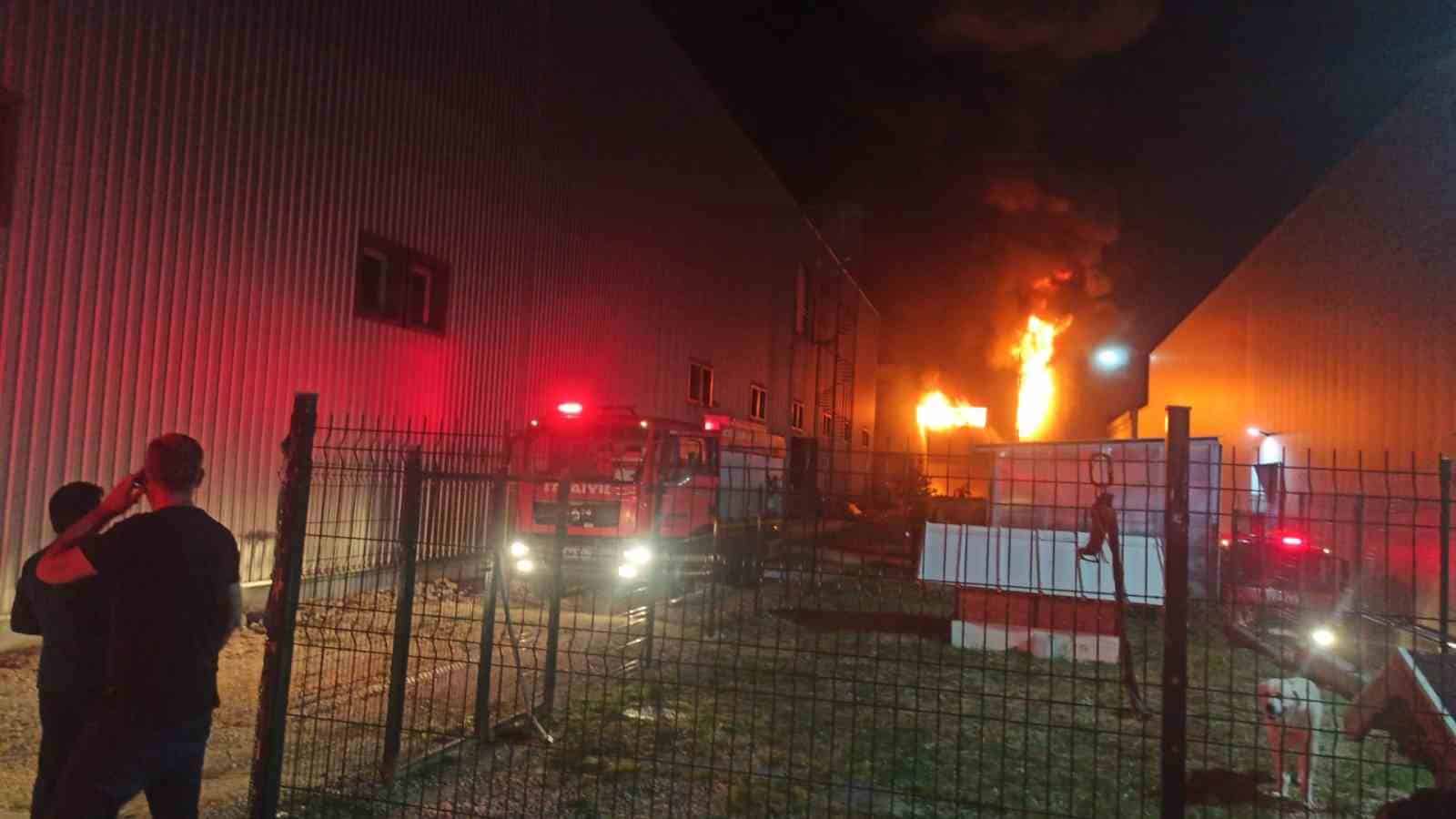 Bursa’da kauçuk fabrikasında büyük yangın
