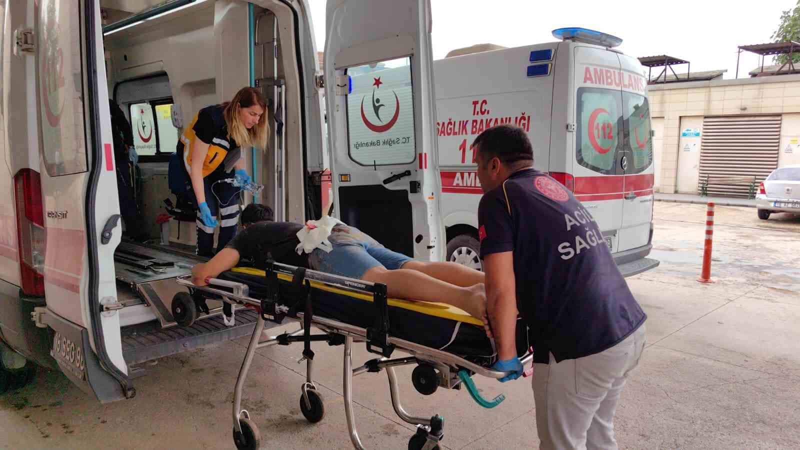 Bursa’da talihsiz olay, ahşap parçası kalçasına saplandı