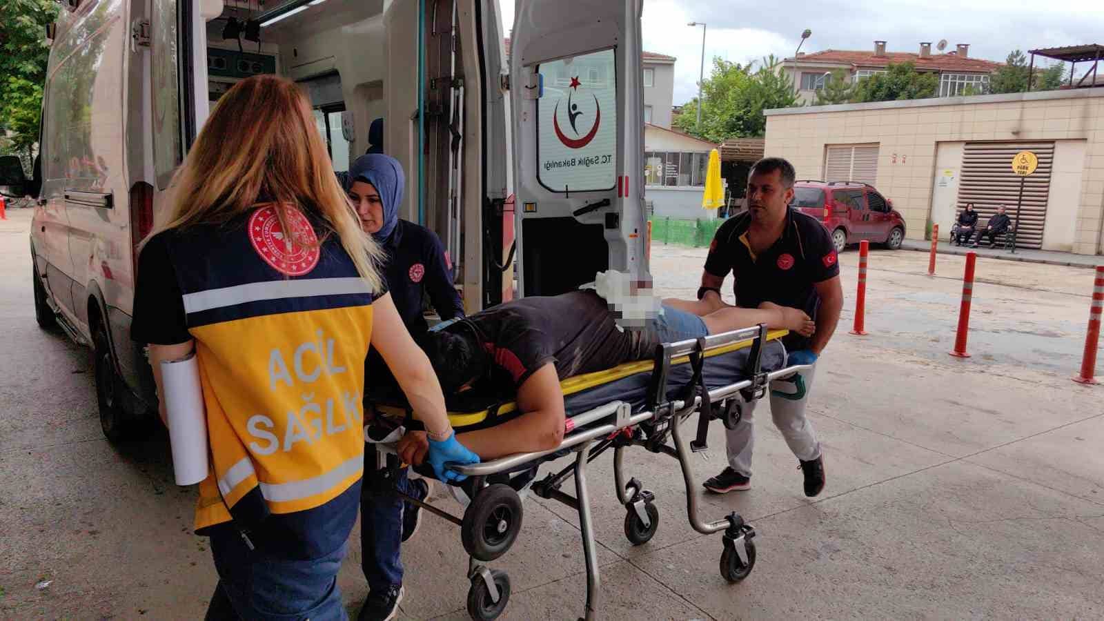 Bursa’da talihsiz olay, ahşap parçası kalçasına saplandı