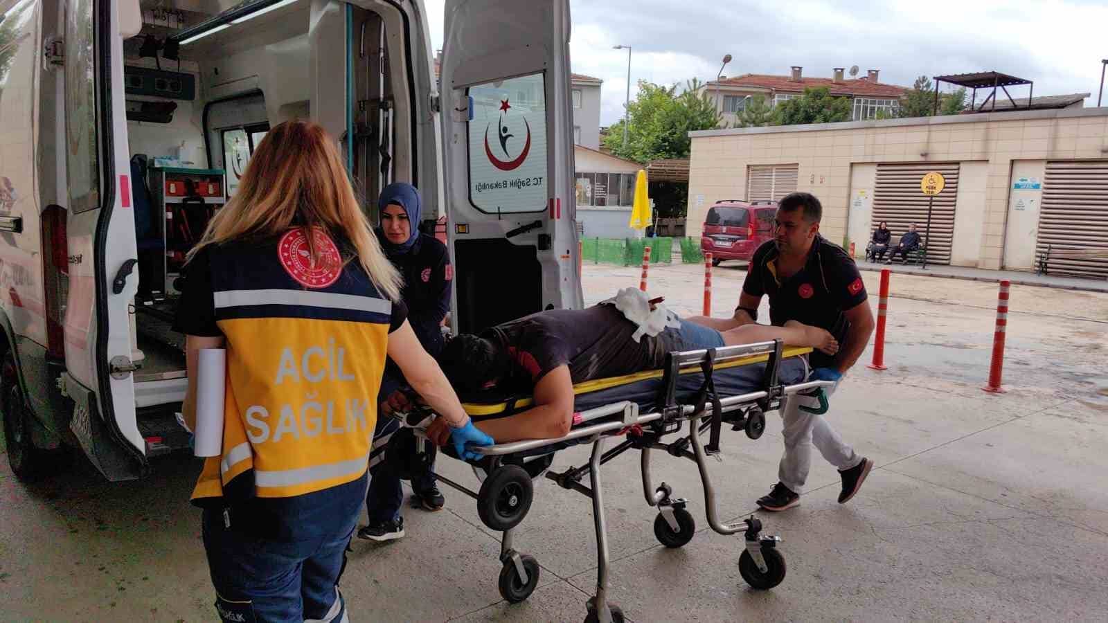 Bursa’da talihsiz olay, ahşap parçası kalçasına saplandı