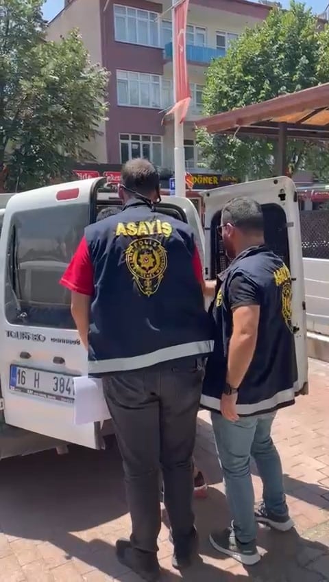 Bursa’ya gezmek için gelen aile hırsızların hedefi oldu