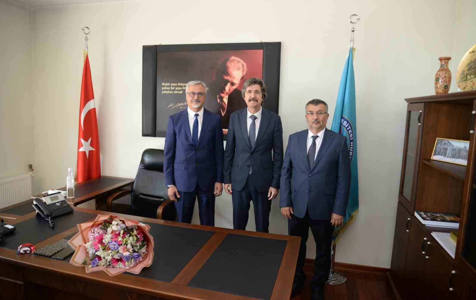 Hukuk Fakültesi’nde bayrak değişimi