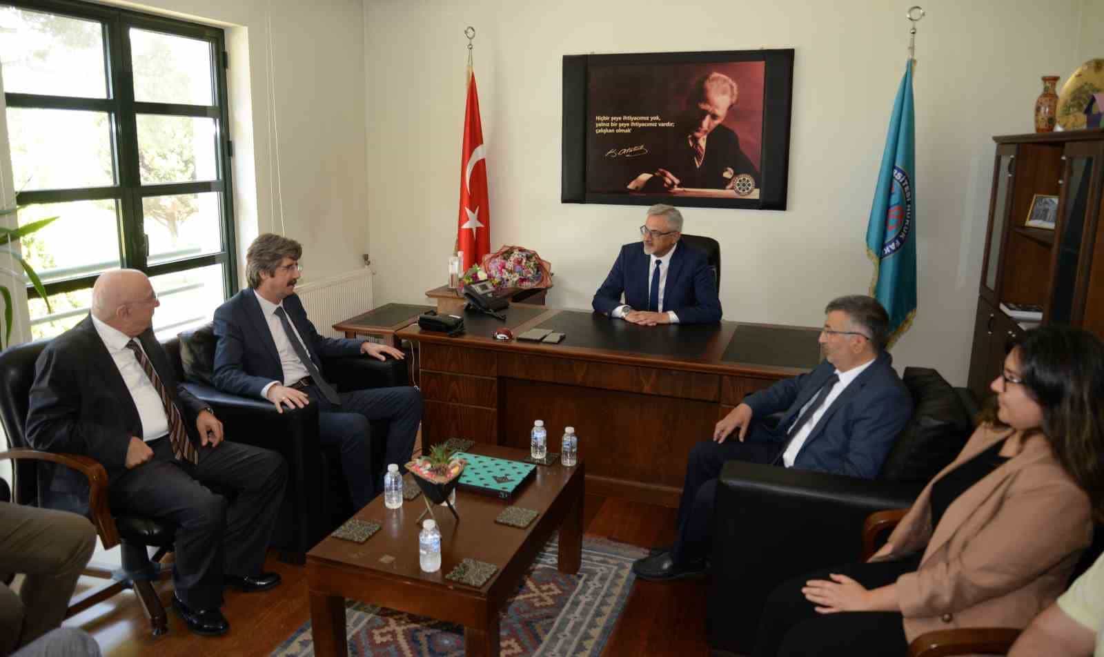 Hukuk Fakültesi’nde bayrak değişimi