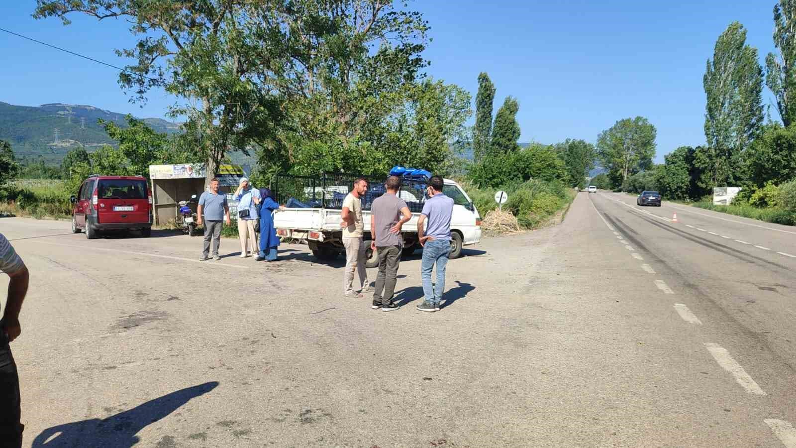 Motosiklet kamyonete çarptı, genç sürücü ağır yaralandı