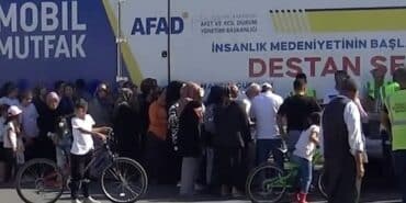 BAŞKAN AKTAŞ'TAN ÖRNEK HAREKET HAKARET EDENLERİ DAVA ETTİ, KAZANDIĞI PARAYLA DEPREMZEDELERE DÖNER İKRAM ETTİ