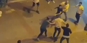 Bursa’da bıçaklı kavga kamerada: 1 yaralı