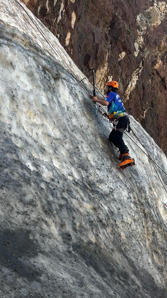 İnegöllü sporcular Cilo Dağı’nda buz tırmanış eğitimine katıldı