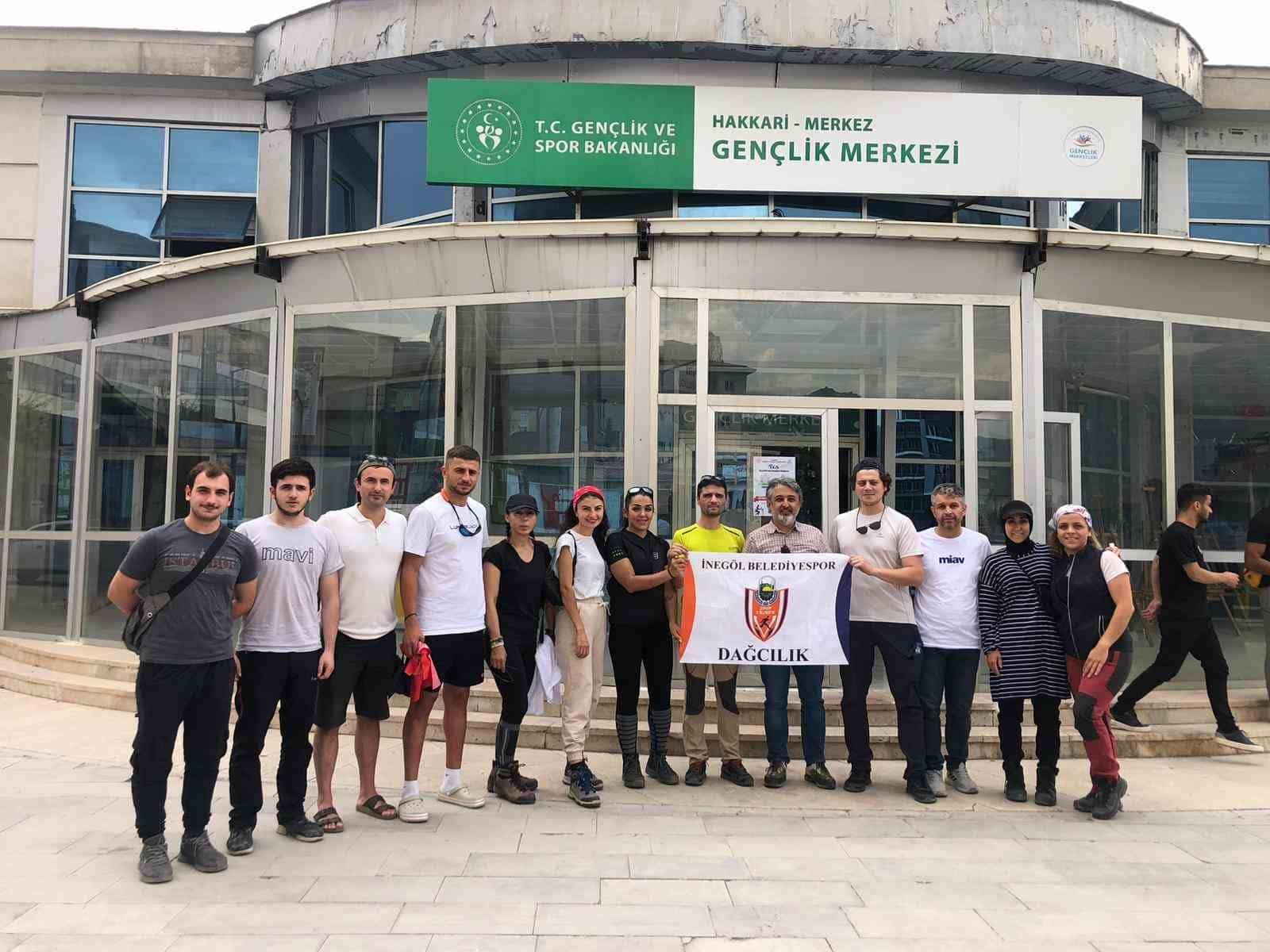 İnegöllü sporcular Cilo Dağı’nda buz tırmanış eğitimine katıldı