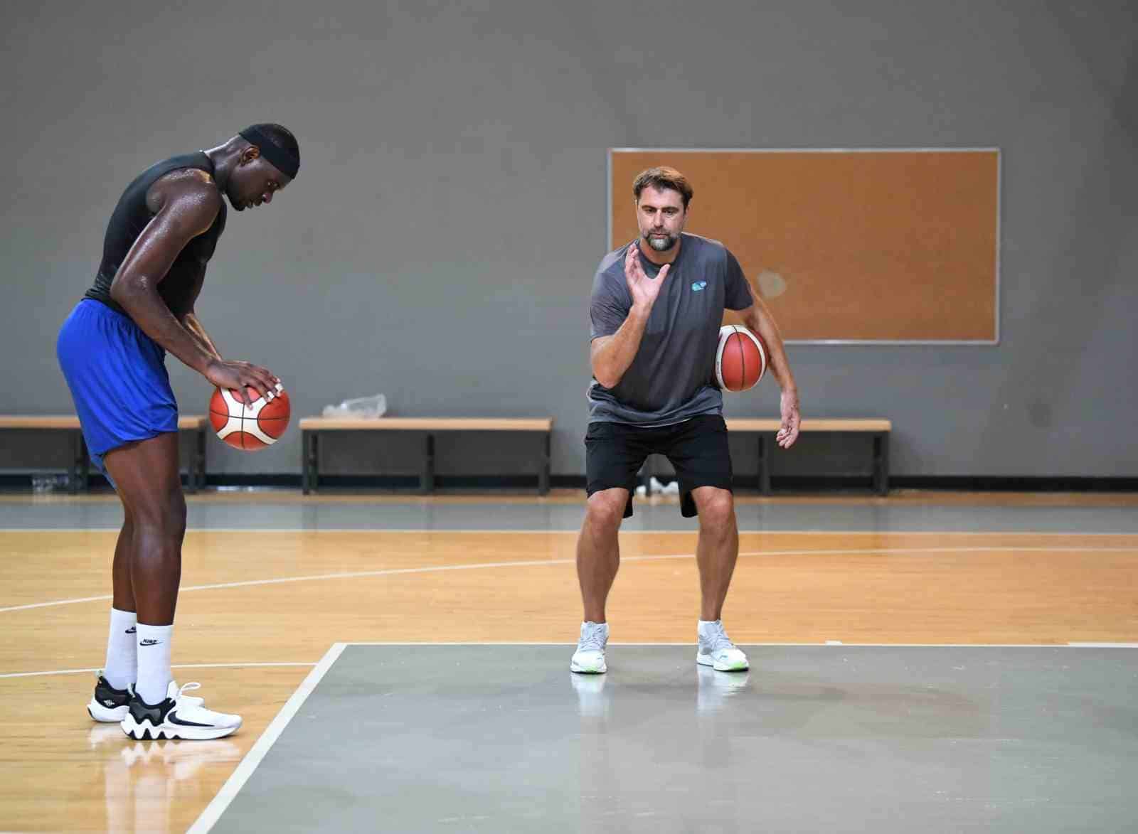 Mehmet Okur yeni sezon hazırlıklarında Tofaş A takım Staff’ında!