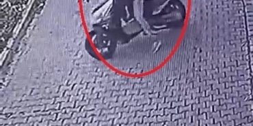 Motosikletli hırsızlar balkonda asılı çamaşırları çaldı