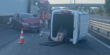 Otomobil ile hafif ticari araç kafa kafaya çarpıştı: 2’si çocuk 7 yaralı