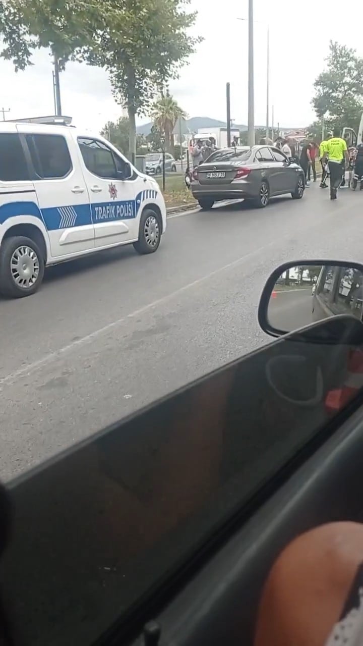 Otomobilin çarptığı motosikletli ağır yaralandı