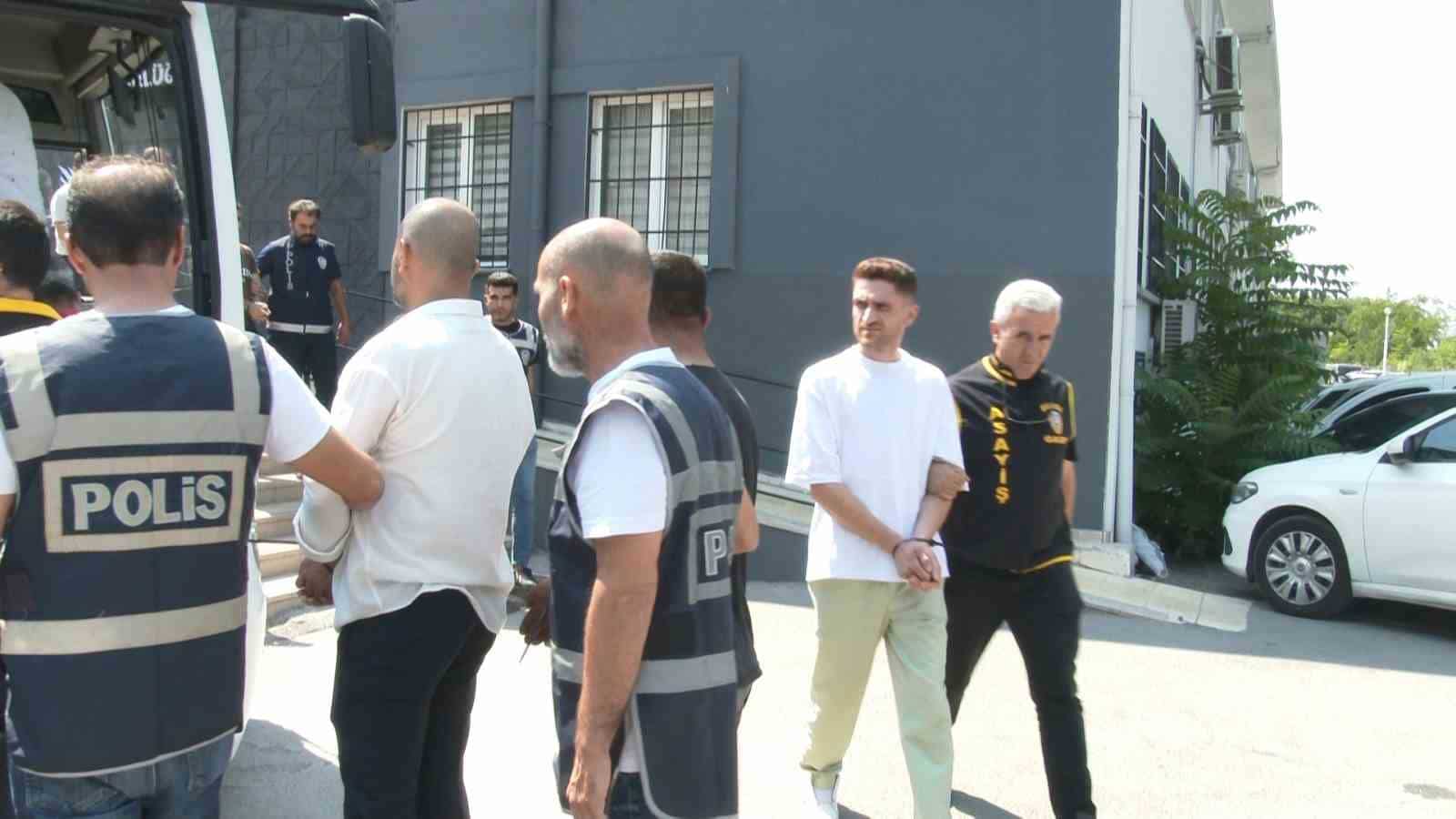 (Özel) Bursa’da aranan şahıslara şafak operasyonu