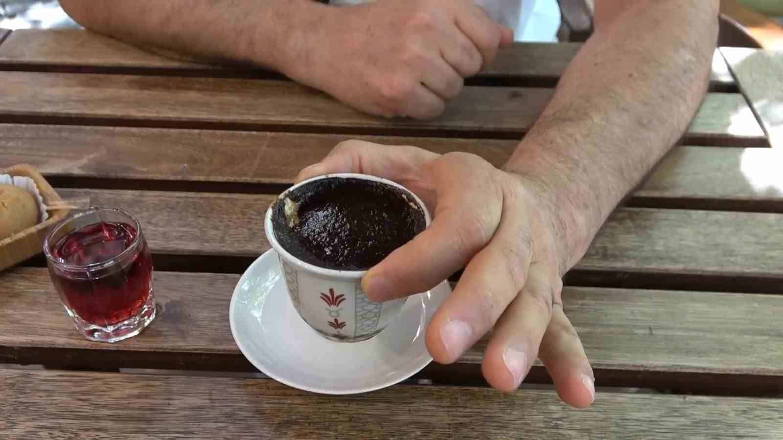 (Özel) Cezve yerine fincanda pişirilen ‘İsli Kahve’ kültürü tarihi handa devam ediyor