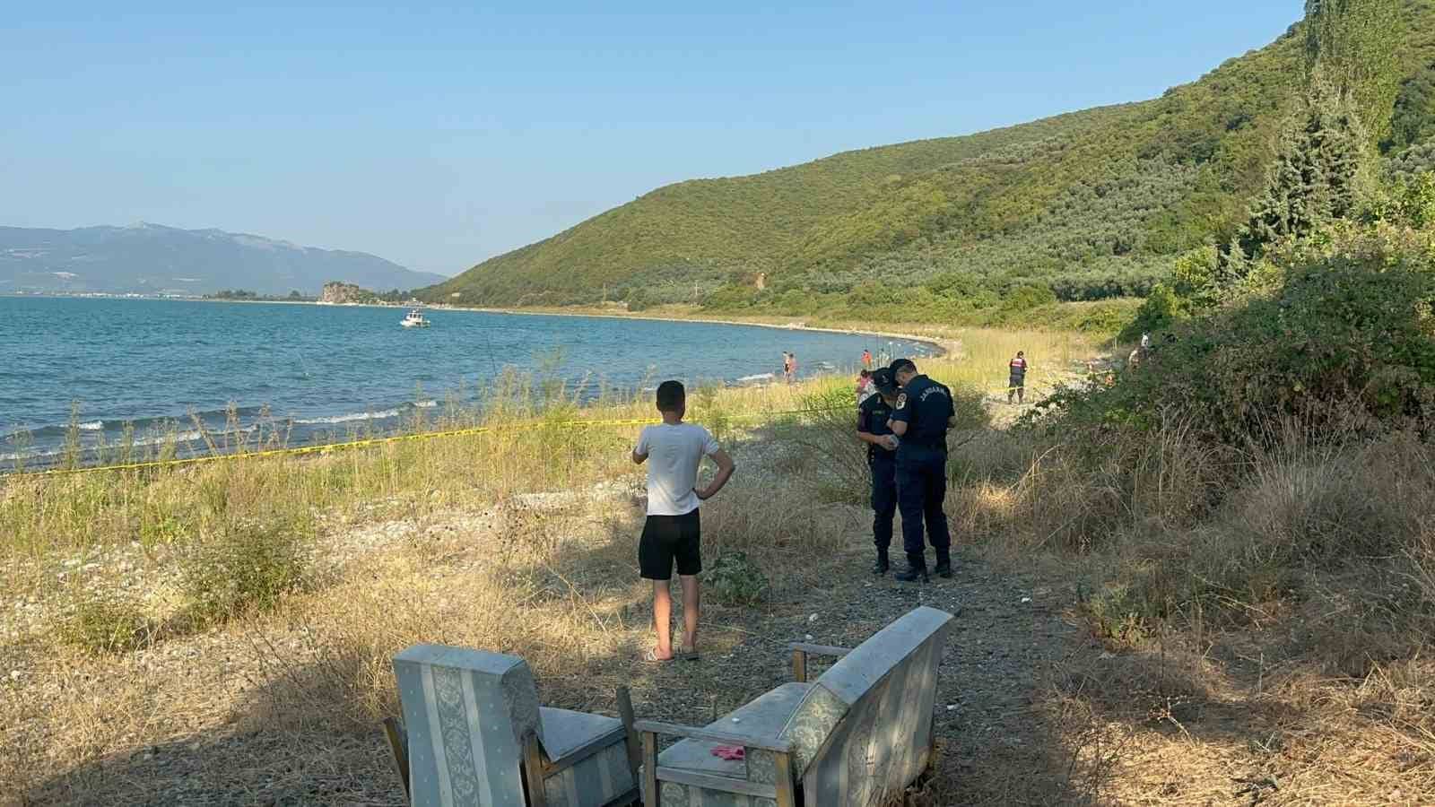 Serinlemek için göle giren çocuk boğuldu