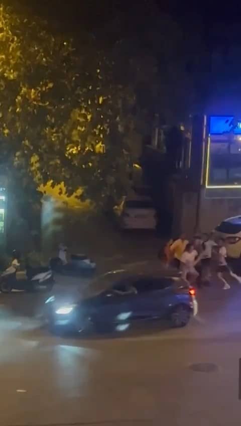 Yan bakma kavgasında cadde boks ringine döndü