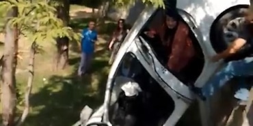 Yoldan çıkan otomobil şarampole uçtu: 3 yaralı