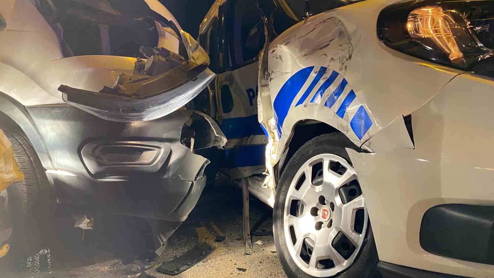 3 araç çarpıştı, 3’ü polis 6 kişi yaralandı