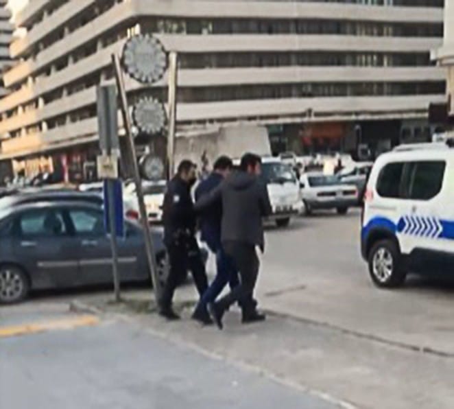 Böyle dehşet saçmıştı...Eski eşi ve arkadaşını öldüren polise 2 kez müebbet