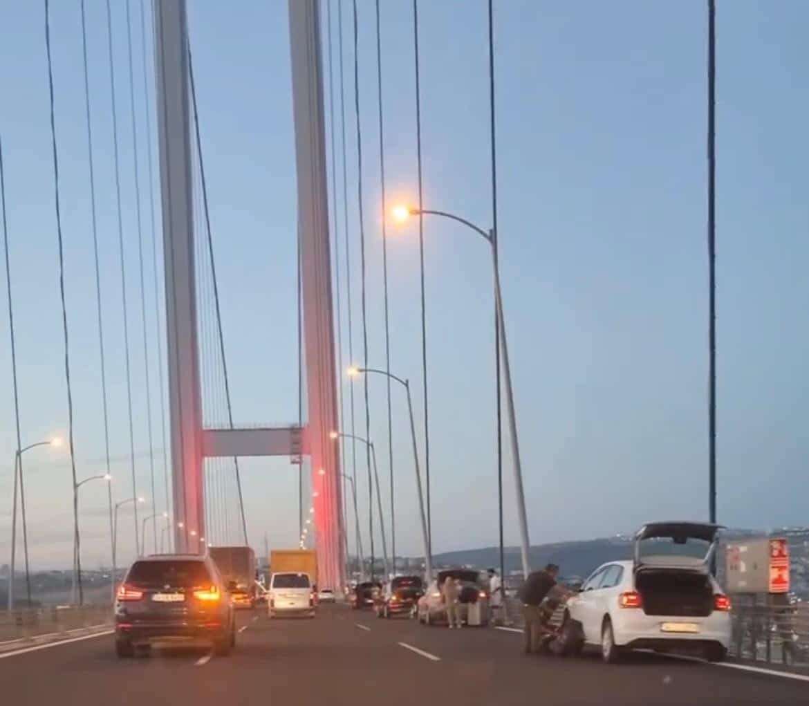 Osmangazi Köprüsünde bir garip olay: Çok sayıda aracın lastikleri aynı anda patladı.