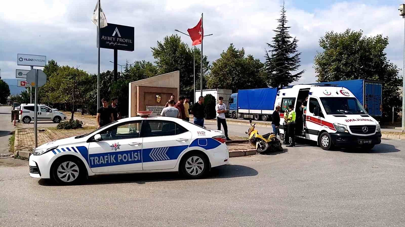 Otomobil ile motosikletin kazası kamerada: 1 yaralı