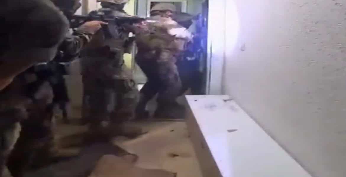 13 yıl hapis cezası bulunan hırsız yorganların arasından çıktı