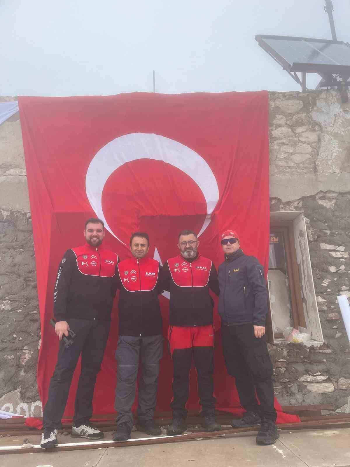 Cumhuriyet’in 100. yılında Uludağ’ın zirvesine tırmandılar
