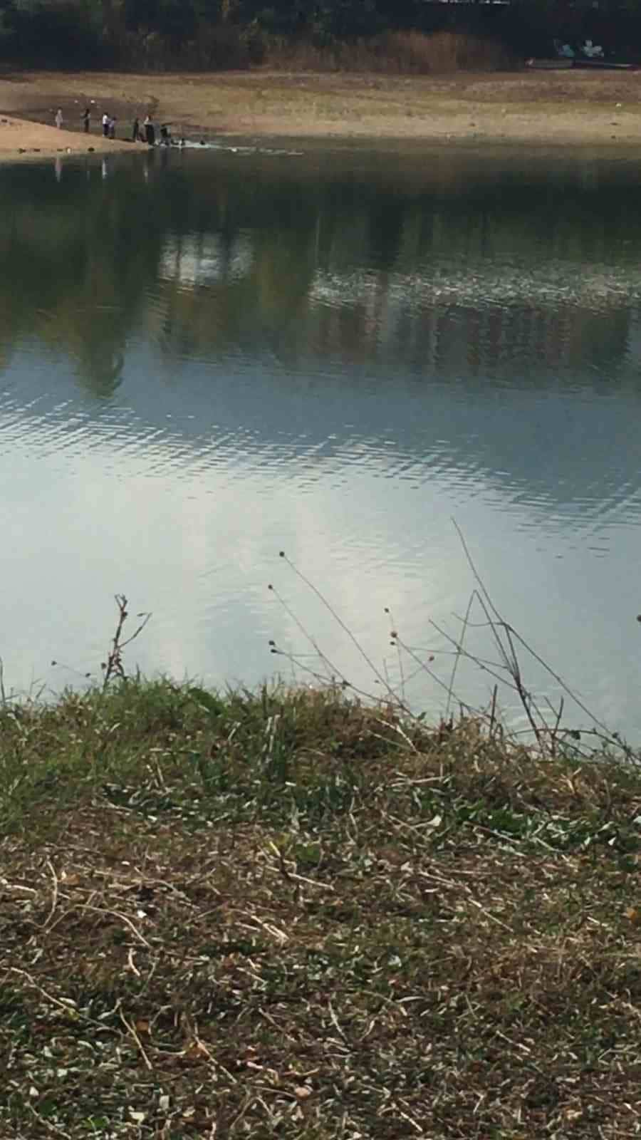 Küçük kız kardeşler boğulmaktan son anda kurtuldu