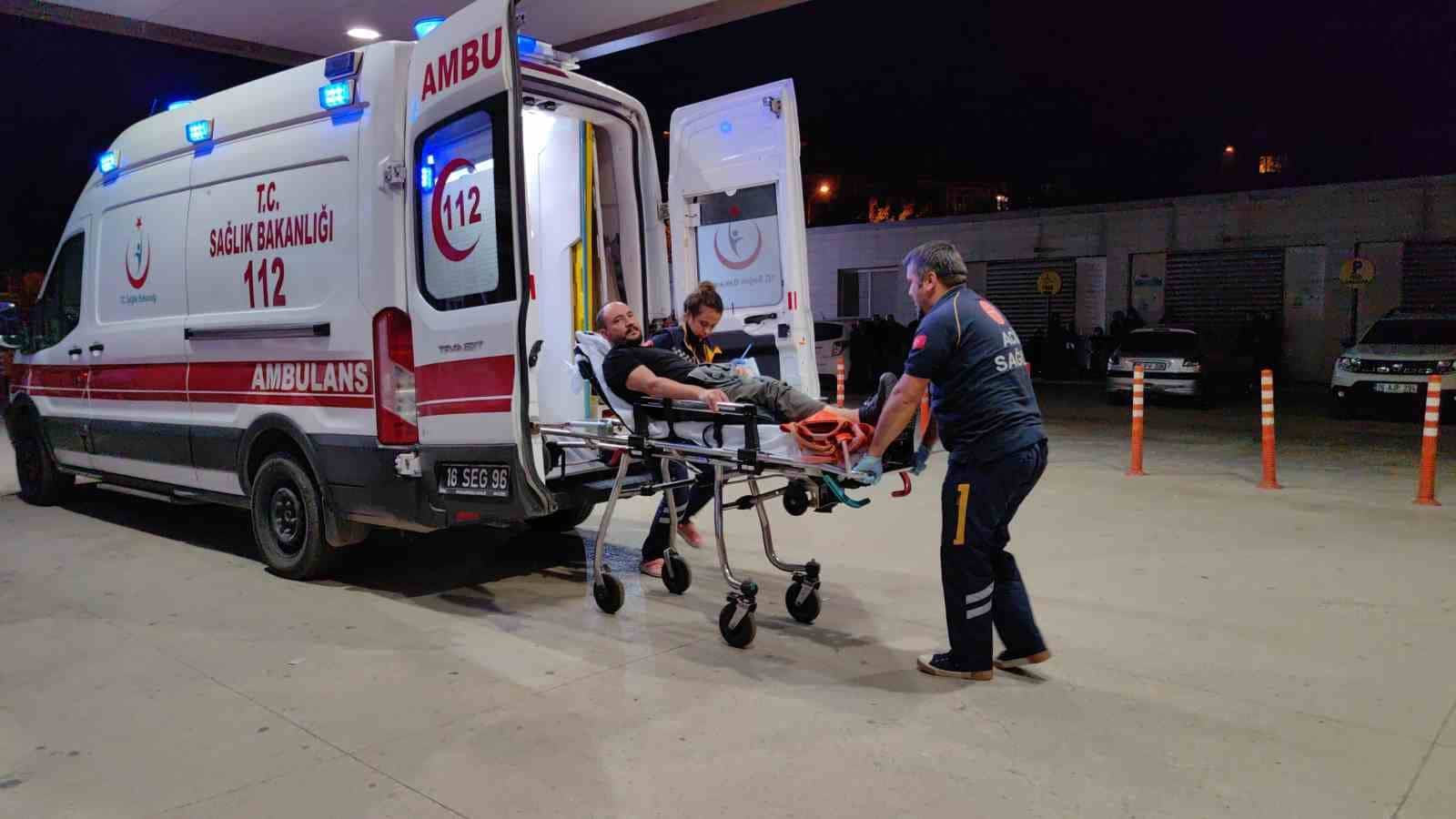 Küfür eden eşine sinirlenip bıçakladı