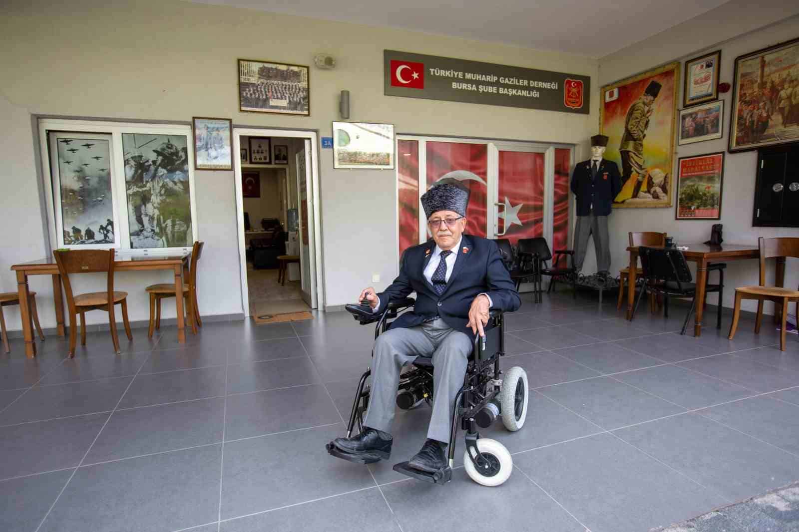 Bursa Büyükşehir Belediyesi engelli vatandaşların tekerlekli sandalyelerini tamir ediyor