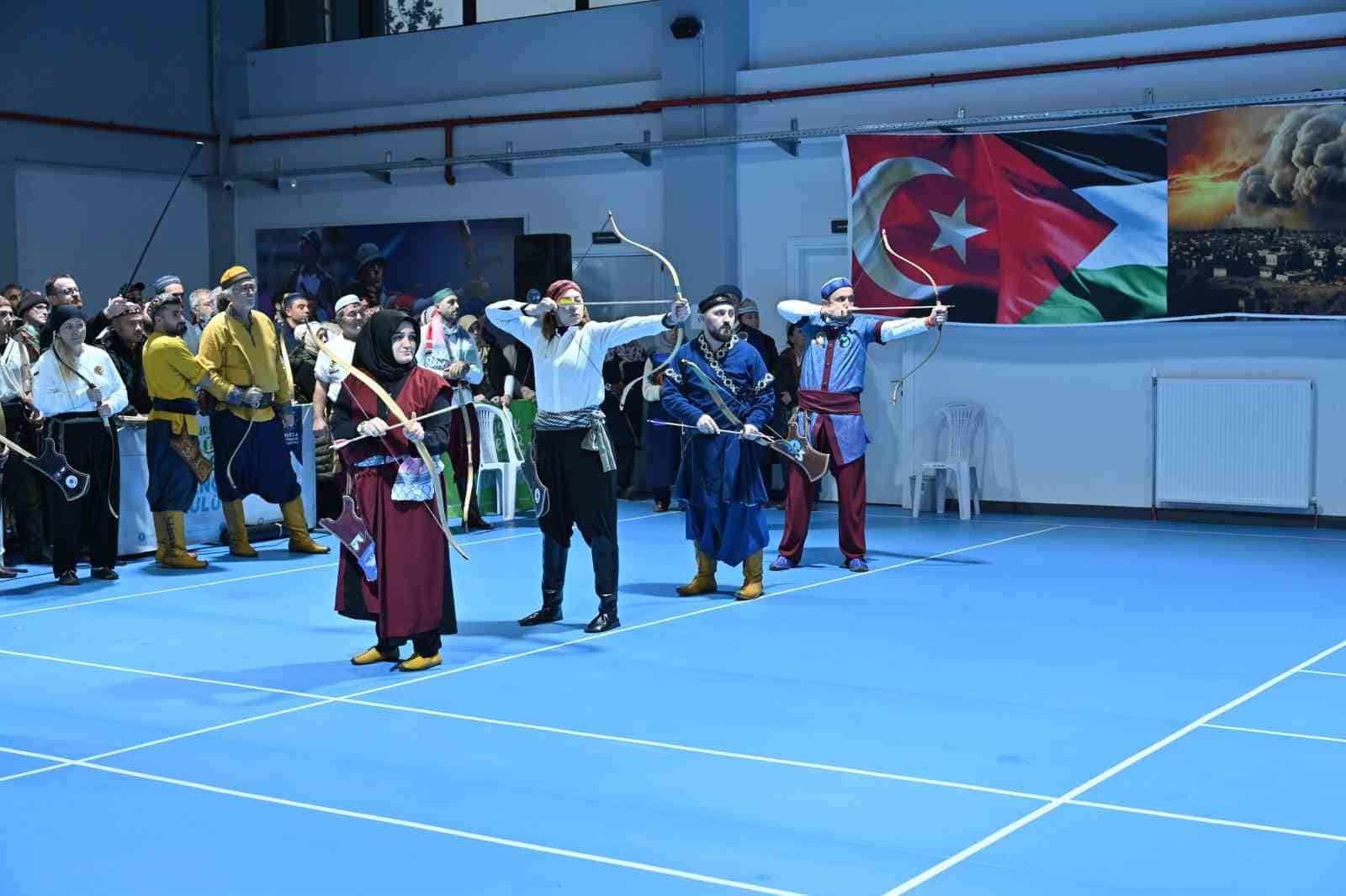 Bursa’da okçular hedefi 12’den vurdu