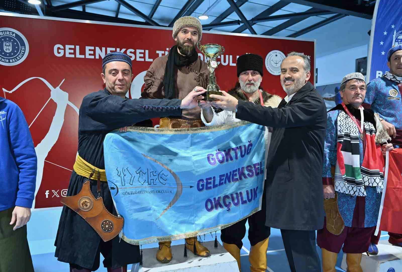 Bursa’da okçular hedefi 12’den vurdu