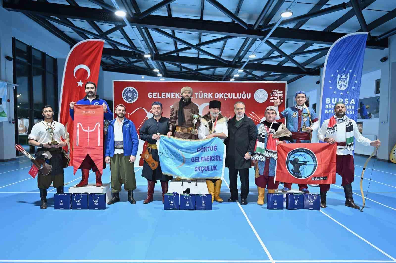 Bursa’da okçular hedefi 12’den vurdu