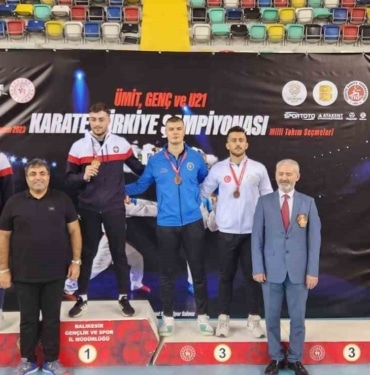 Büyükşehir Belediyesporlu karatecilerden 4 madalya