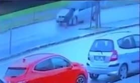 Oscar ödüllük performans...Otomobilin önüne kendini böyle attı