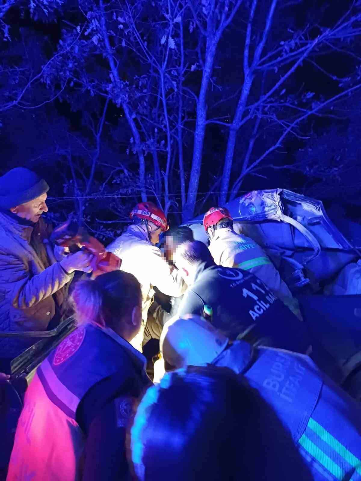 Otomobil traktörle çarpıştı: 1 ağır yaralı