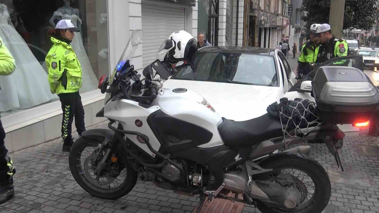 (Özel) Gece kulübünden çıktı, direksiyon başında sızdı...Polisler böyle uyandırdı