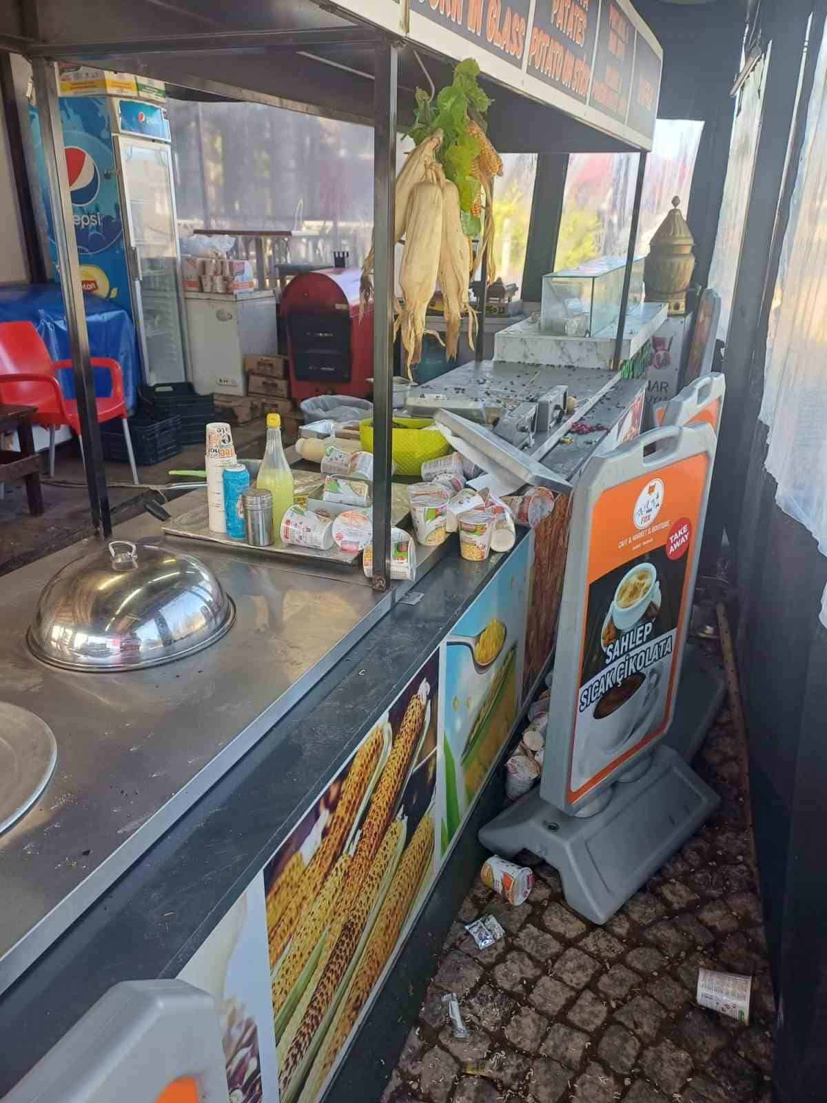 (Özel) Uludağ’da aç kalan ayılar dükkanları talan etti