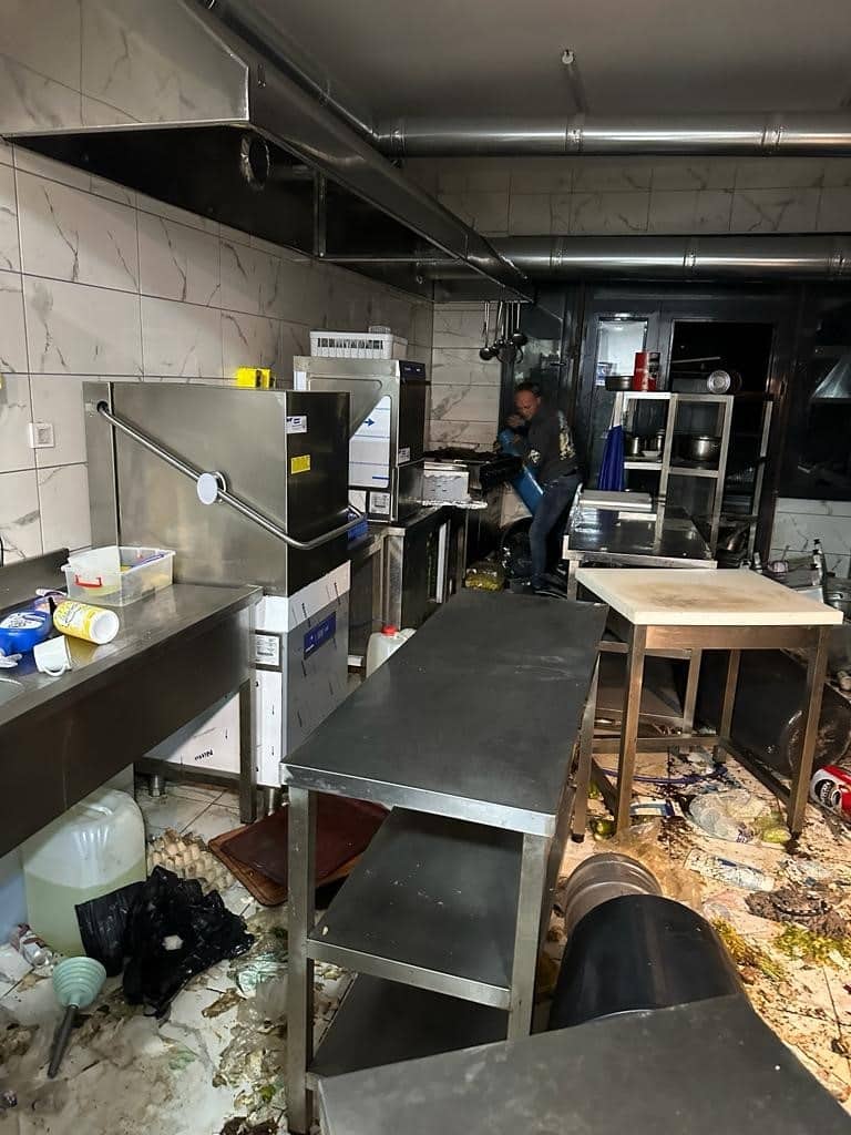 (Özel) Uludağ’da aç kalan ayılar dükkanları talan etti