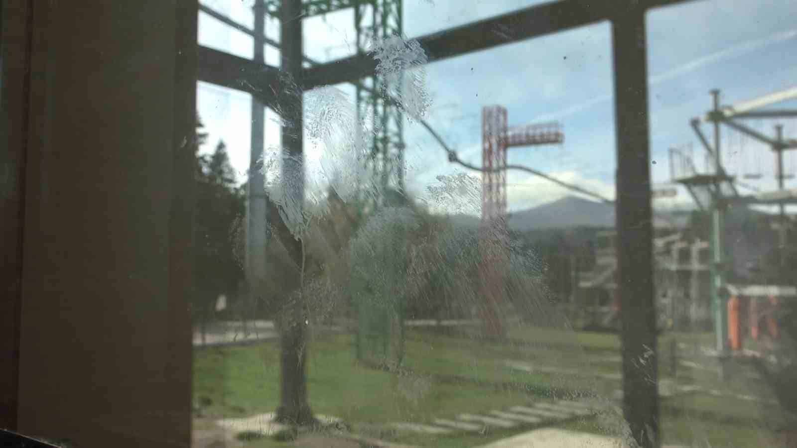 (Özel) Uludağ’da aç kalan ayılar dükkanları talan etti