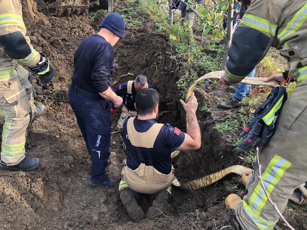 Su kuyusunda 4 gün mahsur kalan kuzuyu itfaiye ekipleri kurtardı
