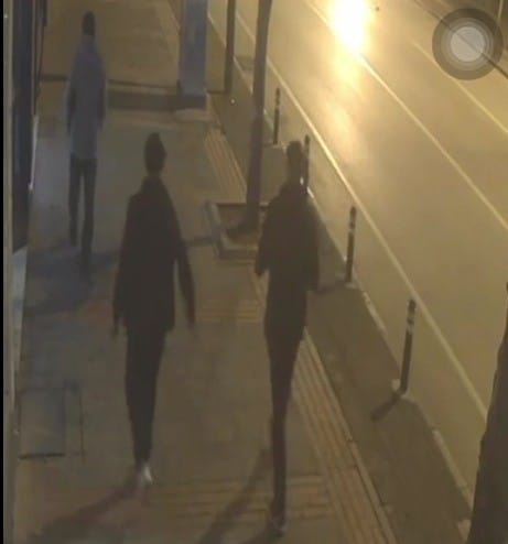 Yolda gördükleri adamı böyle gasp ettiler  Polis o şüphelilerin peşini bırakmadı
