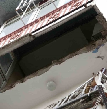 Bursa’daki balkon faciası kamerada