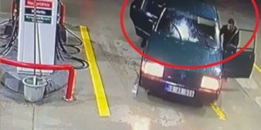 (Özel) Çaldıkları Tofaş otomobilin yakıtı bitince benzin istasyonunda kıskıvrak yakalandılar